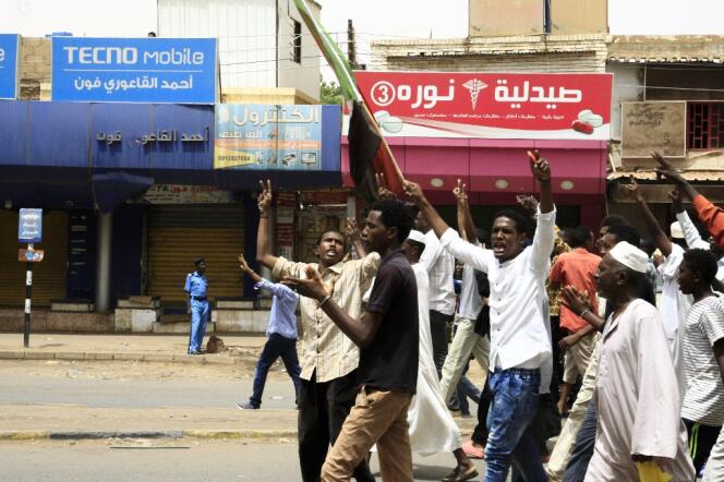 Les manifestants dans les rues de Khartoum, le 30 juin 2019.