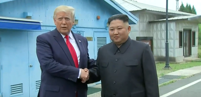 Donald Trump et Kim Jong-un, du cÃ´tÃ© nord-corÃ©en de la DMZ, dimanche 30 juin.