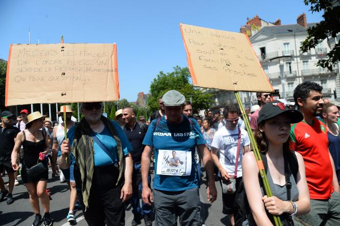 Des manifestants dénoncent l’attitude des forces de l’ordre et apportent leur soutien à la famille de Steve, à Nantes, le 29 juin.