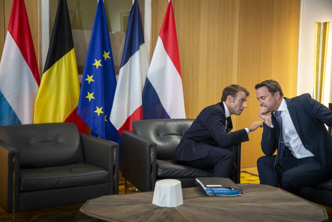 Emmanuel Macron rencontre Xavier Betel, le premier ministre luxembourgeois, à Bruxelles, le 30 juin.