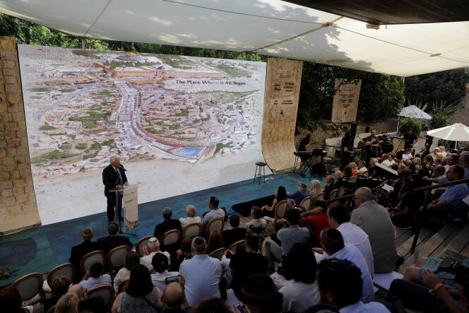 L’ambassadeur des Etats-Unis en Israël à l’inauguration d’un chantier archéologique controversé, à Jérusalem-Est, le 30 juin.