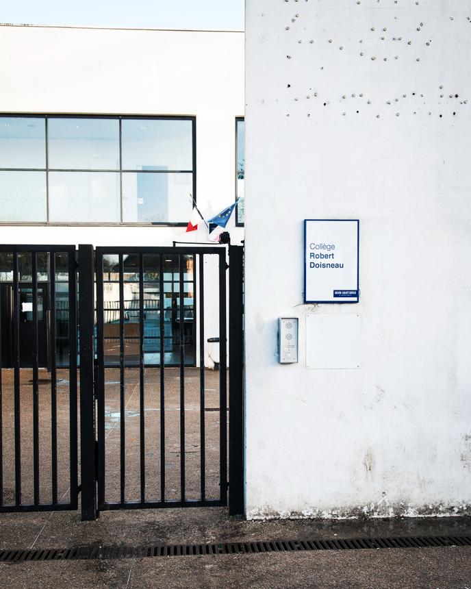 Derriere La Porte De La Salle Des Profs C Est Tout L