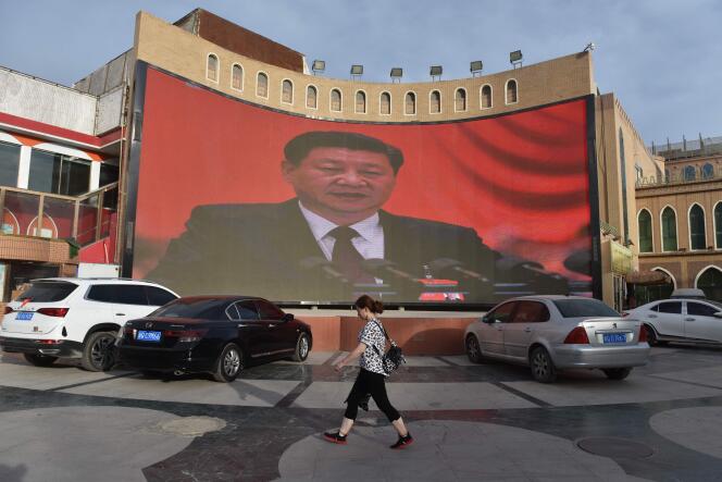 Une photo du président chinois Xi Jinping à Kashgar (Xinjiang), en juin 2019.