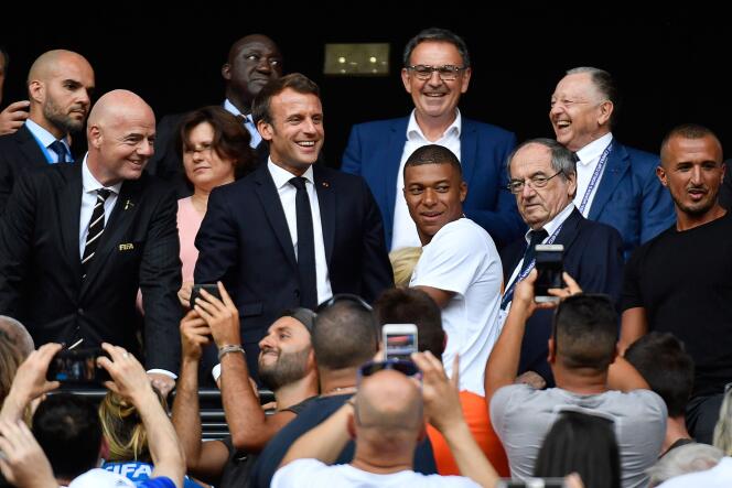 Le président de la FIFA Gianni Infantino, la ministre des sports Roxana Maracineanu, le président Emmanuel Macron, le footballeur Kylian Mbappé et Noël ë, président de la fédérationfrançaise de football, le 7 juillet à Lyon.