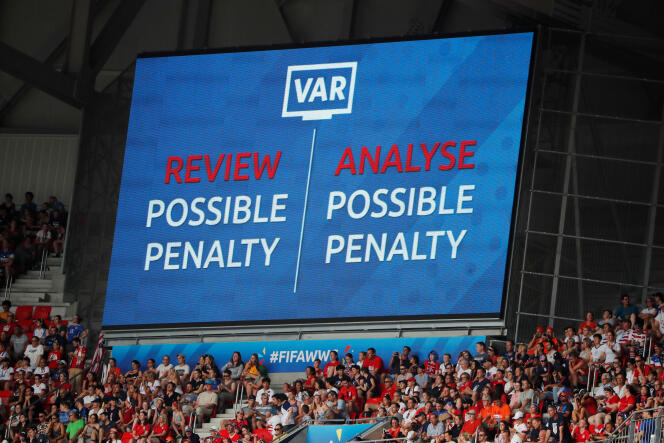 Selon les chiffres fournis par la FIFA, plus de 500 situations ont été vérifiées. Le VAR est intervenu dans 32 situations et l’arbitre a changé de décision dans 28 cas.