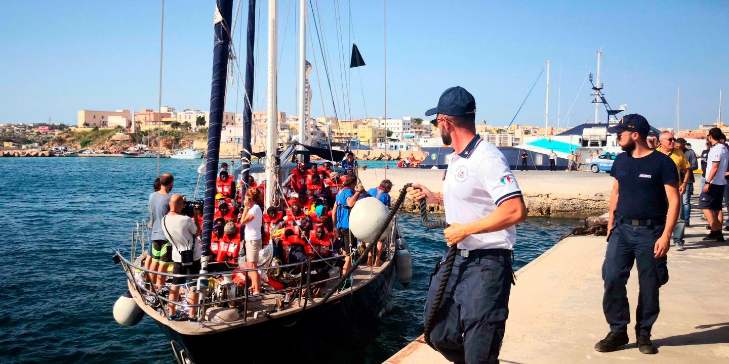 Italie : Matteo Salvini interdit tout débarquement de navires transportant des migrants - Le Monde