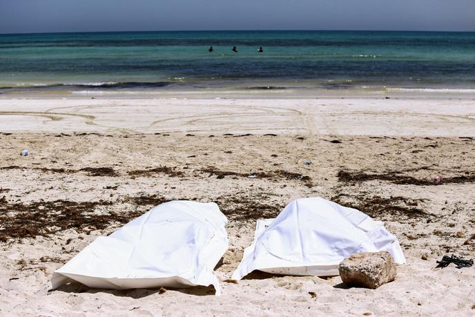 Deux corps sur une plage de Djerba, en Tunisie, le 6 juillet