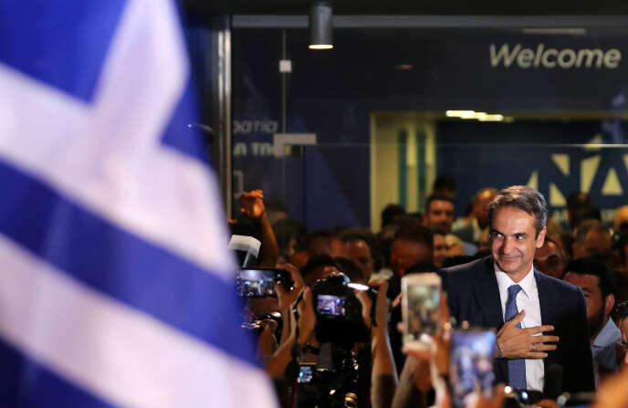 Kyriakos Mitsotakis après l’annonce de sa victoire aux législatives, à Athènes, le 7 juillet.
