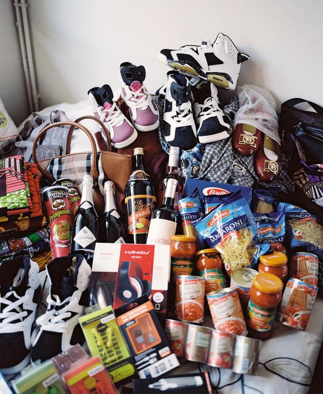 Chaussures, vêtements, sac à main, mais aussi pâtes, sauces et vin mousseux, Léontine G. guette les bonnes affaires tout au long de l’année.