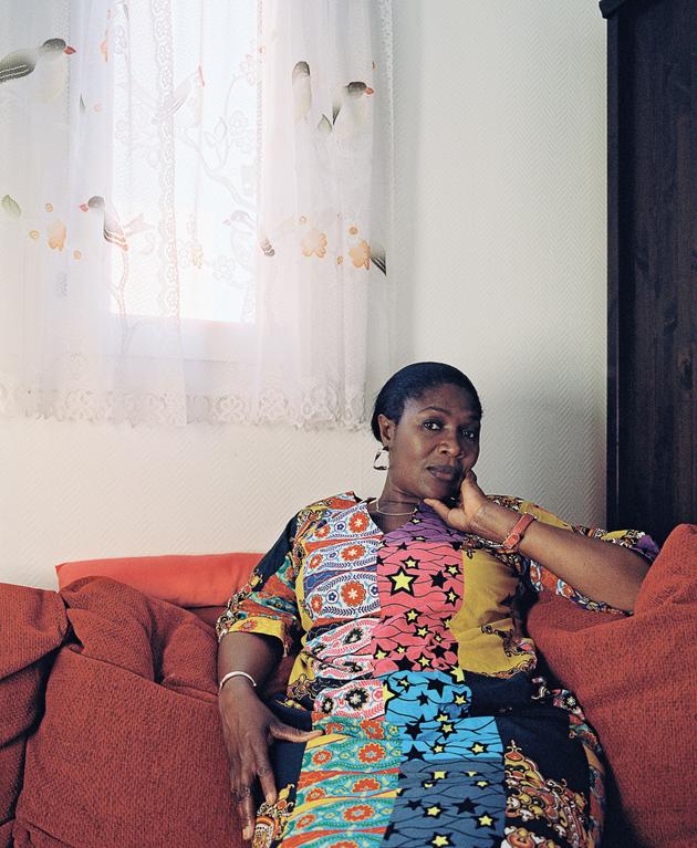 Fatoumata B., qui se dit souvent qu’elle « travaille pour ceux de l’Afrique et se prive, ici, pour qu’ils soient à l’aise. Ils pensent que tout est facile, mais ils ne savent pas qu’en France la vie est dure ».