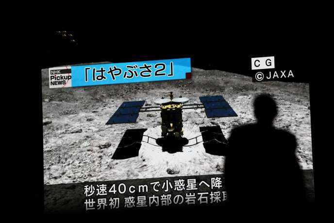 Une image virtuelle générée par ordinateur de la sonde Hayabusa-2 qui s’est posée sur l’astéroïde Ryugu le 11 juillet.