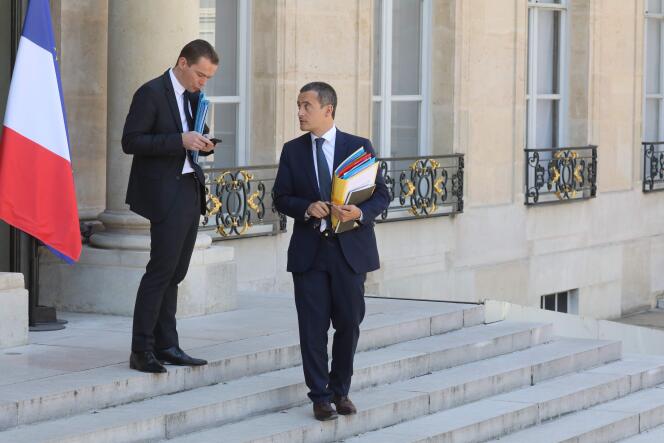 Olivier Dussopt et Gérald Darmanin, à la sortie du conseil des ministres, à l’Elysée, le 3 juillet.