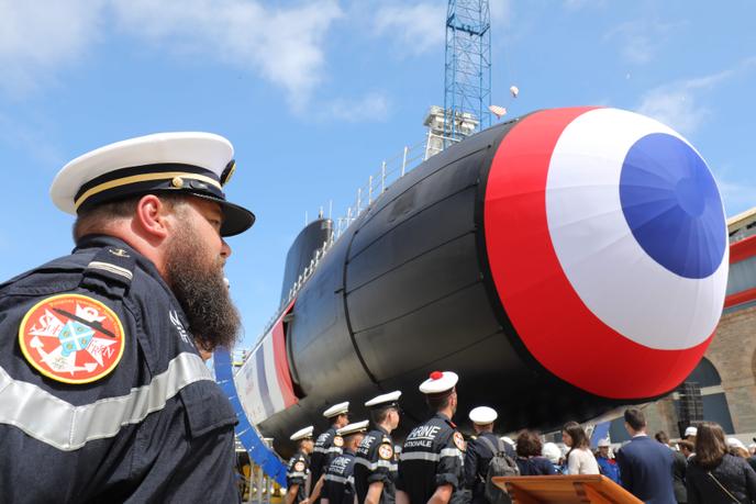 The submarine "Suffren" reaches its base port with out saying itself