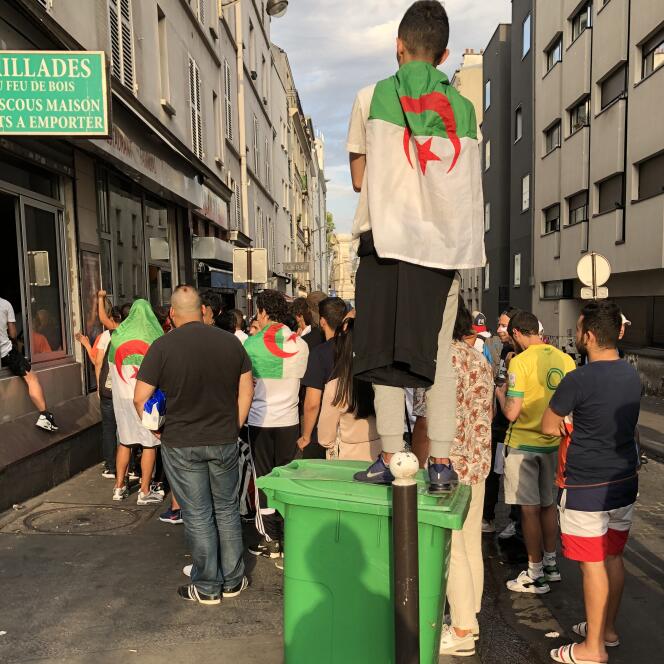 A Barbès, les fans des Fennecs d’Algérie étaient venus supporter leur équipe de football qui affrontait la Côte d’Ivoire en quarts de finale de la CAN, en Egypte, le 11 juillet 2019.