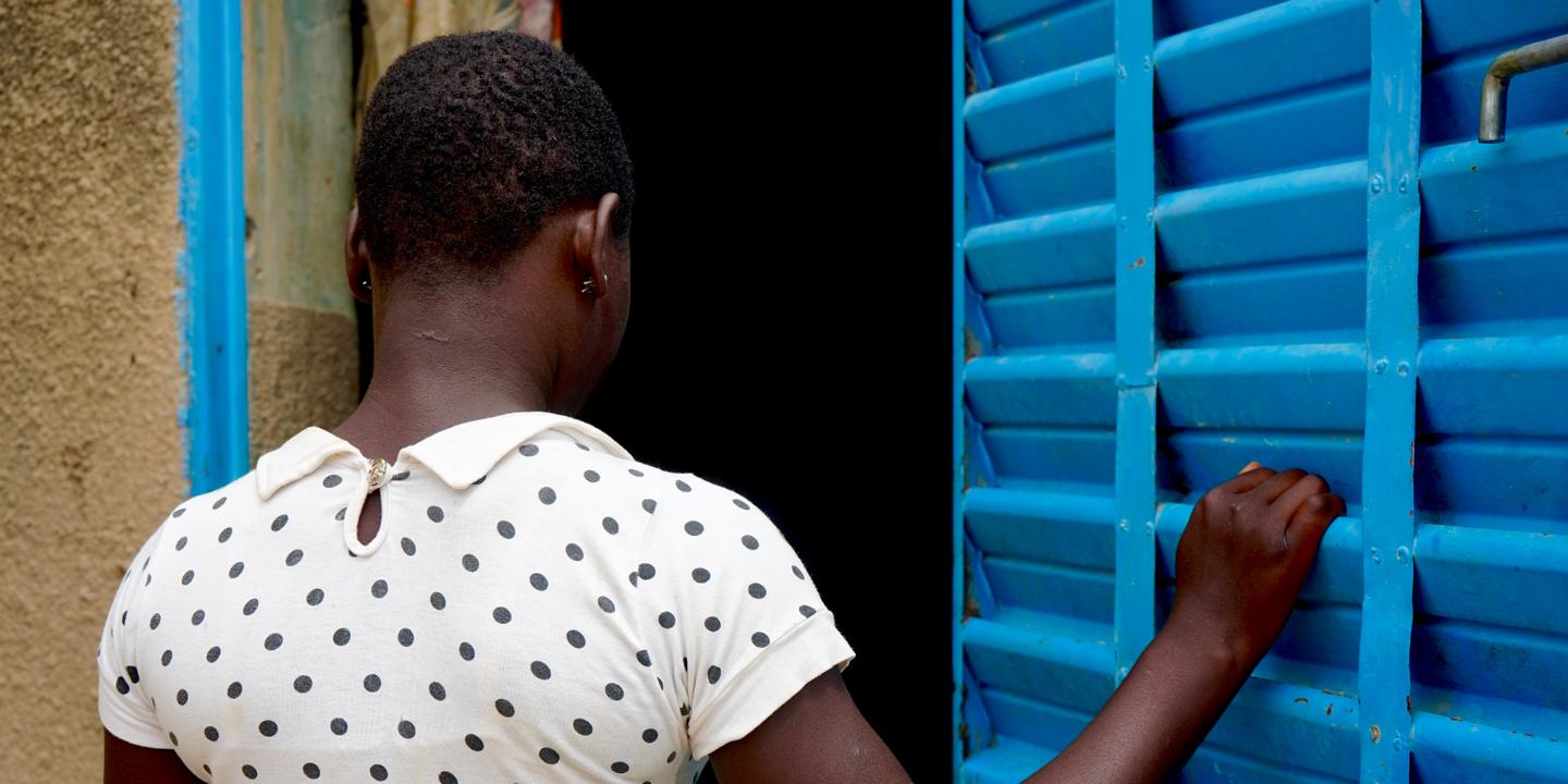 Kakora, mariée à 13 ans au Burkina : « Je vivais la peur au ventre, il m’enfermait pour m’attraper »