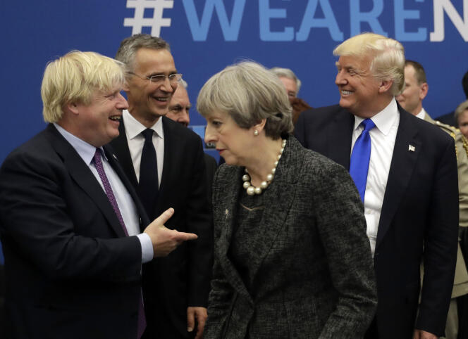 Lors d’une réunion de l’OTAN à Bruxelles, le 25 mai 2017, Boris Johnson, alors secrétaire d’Etat des affaires étrangères, avec le premier ministre Theresa May et le président américain Donald Trump.