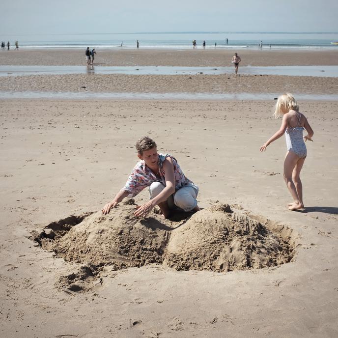 Laure Prouvost, sur la plage de Wissant (Pas-de Calais), le 1er juin.