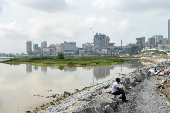 La baie de Cocody lors du lancement officiel du chantier de construction du cinquième pont Cocody-Plateau à Abidjan, le 22 mars 2019.
