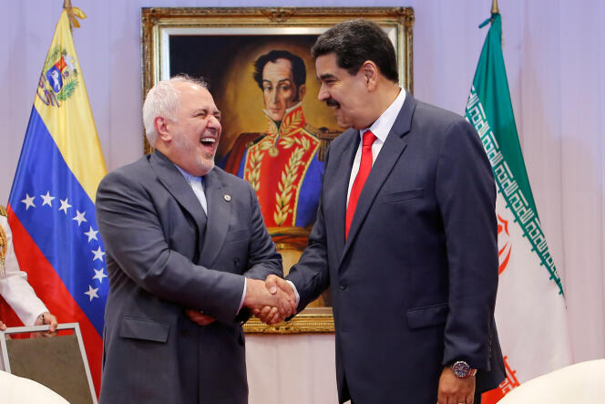 Le président vénézuélien, Nicolas Maduro, et le ministre iranien Javad Zarif, au palais de Miraflores à Caracas, le samedi 20 juillet.