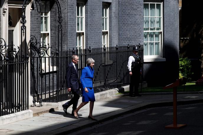 Theresa May sort du 10 Downing Street à Londres, mercredi 24 juillet.