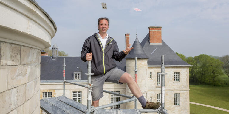 Jacques de Causans sur l'échaffaudage du château de Thugny-Trugny, Thugny-Trugny, France 02/05/2019.