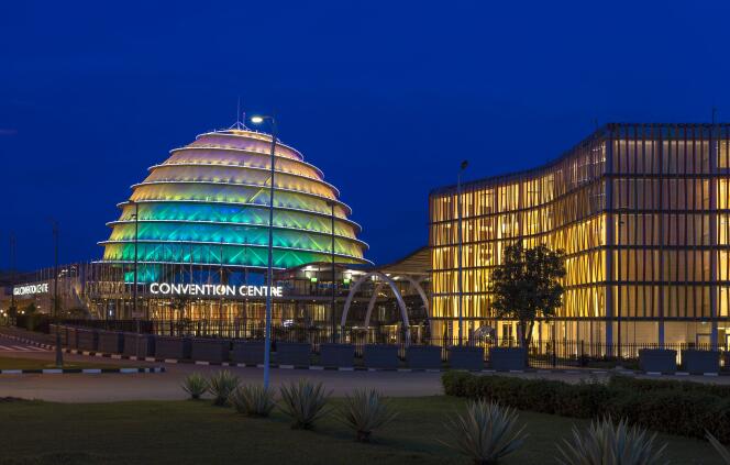 Le Convention Center de Kigali, la capitale rwandaise, inauguré en 2016 et l’hôtel Radisson Blu.