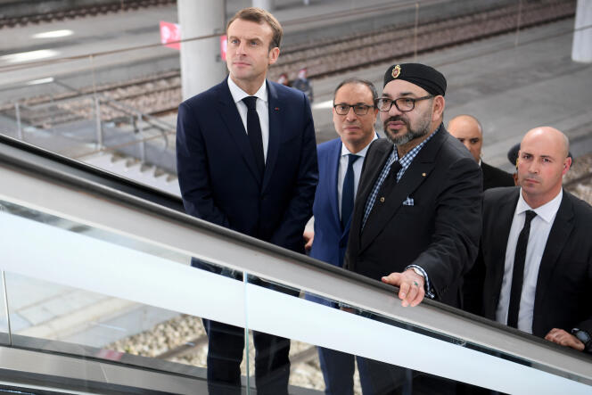 Le président français Emmanuel Macron et le roi du MarocMohammed VI lors de l’inauguration d’un train à grande vitesse, le 15 novembre 2018 à Rabat.
