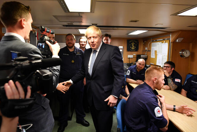 Le premier ministre britannique Boris Johnson le 29 juillet sur la base navale de Clyde, à Faslane, Ecosse.
