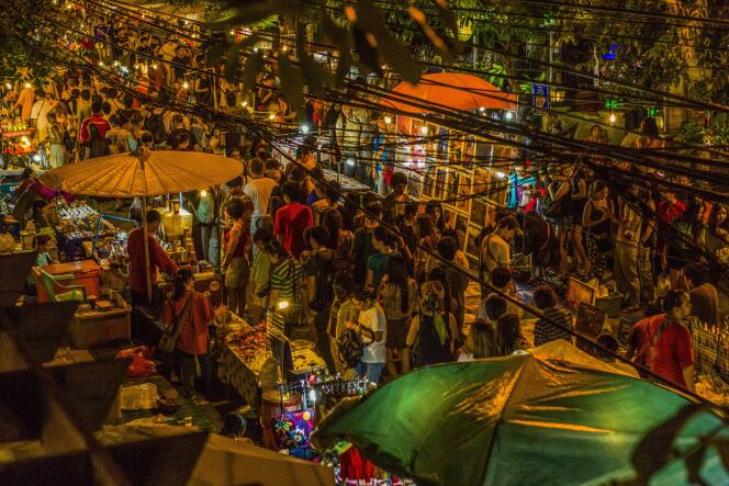Un marché de nuit à Chiang Mai.