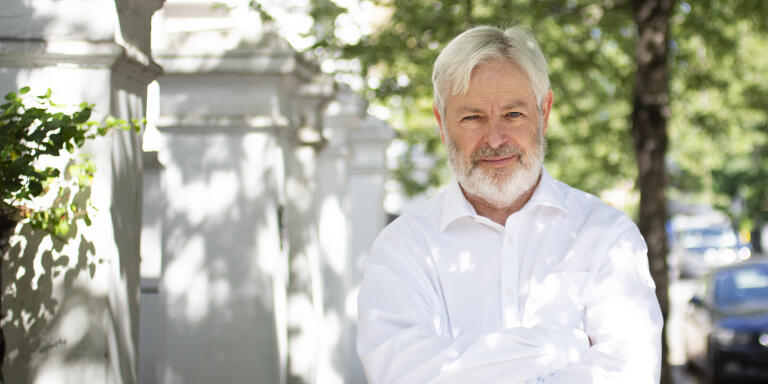 Jonathan Coe, author of ‘Middle England’ and ‘What a Carve Up’ photographed at his home in West London, UK on 29th July 2019.
Abbie Trayler-Smith  pour 