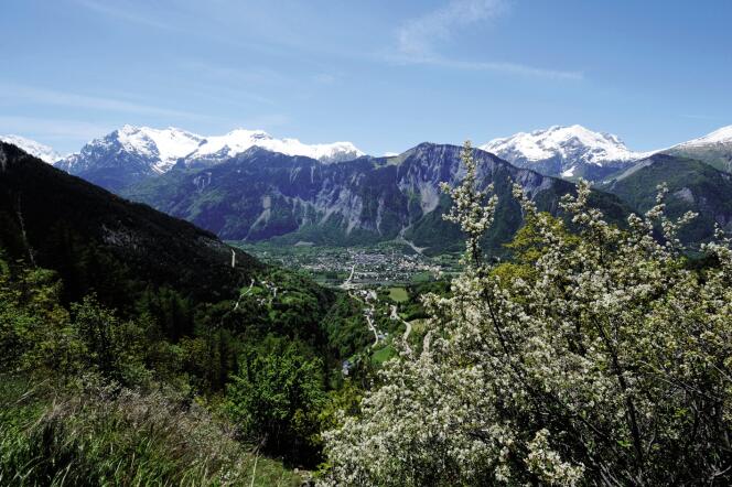 Durant l’été, le massif alpin français accueille des touristes juifs désireux de conjuguer vacances et préceptes religieux.
