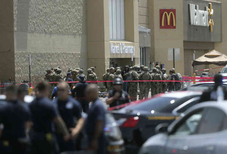 Une fusillade a éclaté dans un supermarché Walmart, accueillant entre 1 000 et 3 000 clients et 100 employés, à El Paso, au Texas, le 3 août au matin.