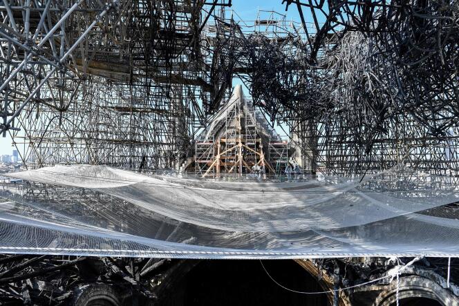 Quelque 400 tonnes de plomb ont fondu lors de l’incendie de la cathédrale Notre-Dame, à Paris, le 15 avril.