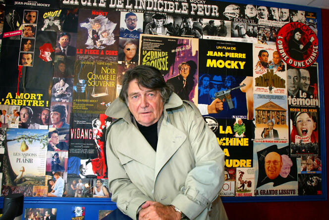 Jean-Pierre Mocky, en 2002, dans le cinéma Le Brady, qu’il avait acquis, à Paris.