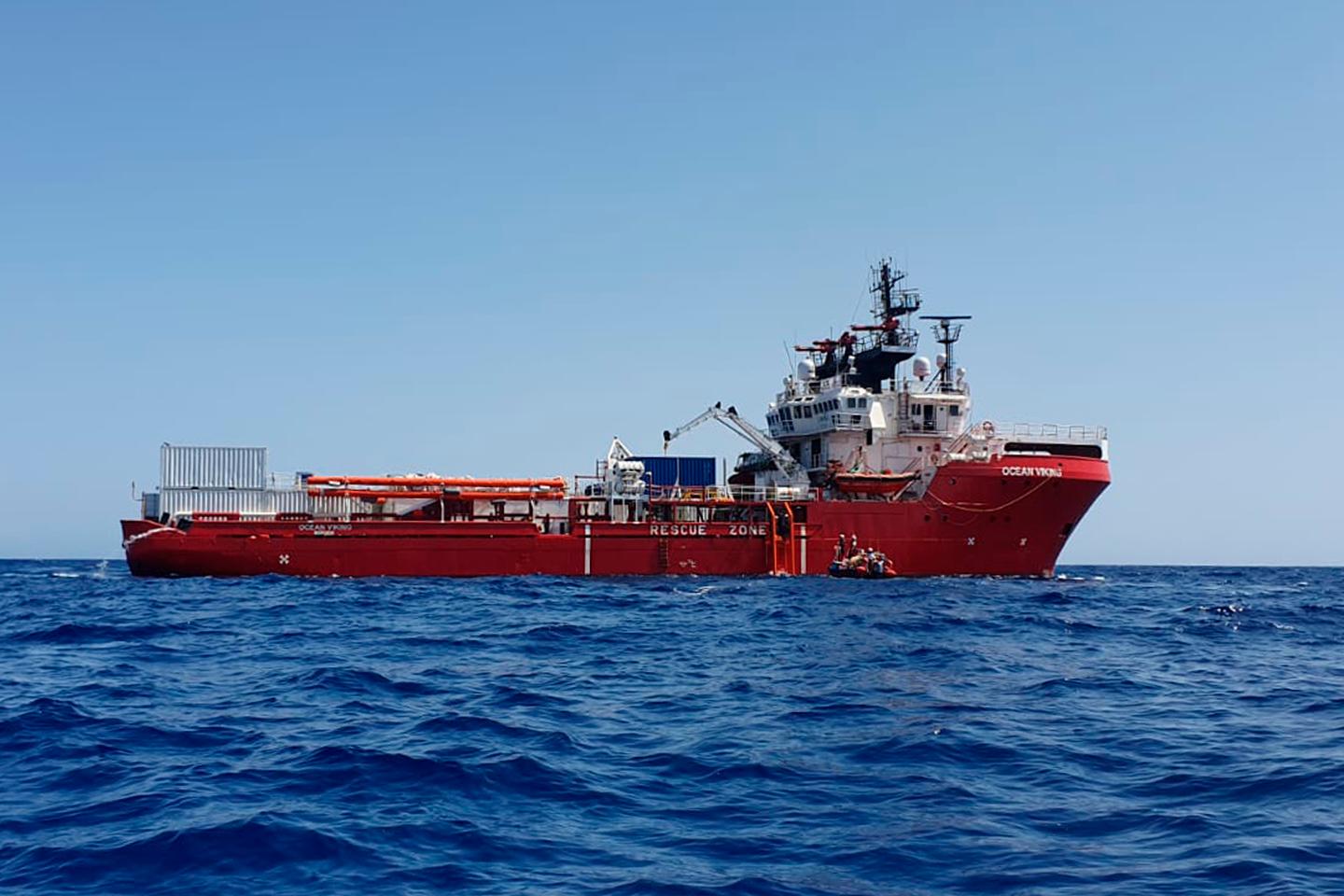85 migrants secourus par l’« Ocean Viking » au large de la Libye