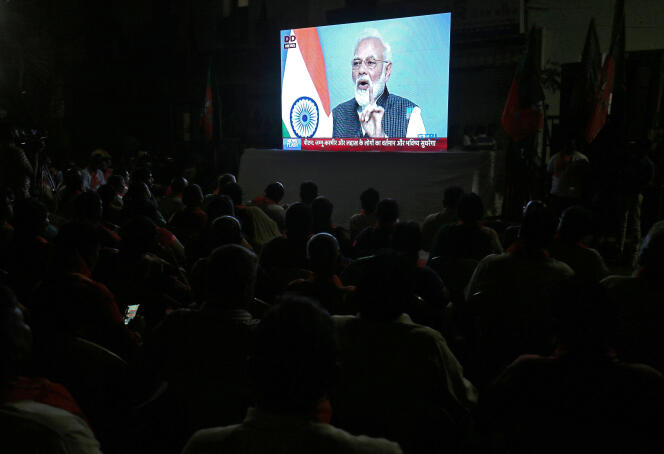 Durant l’allocution télévisée du premier ministre Narendra Modi à Ahmedabad, en Inde, le 8 août.