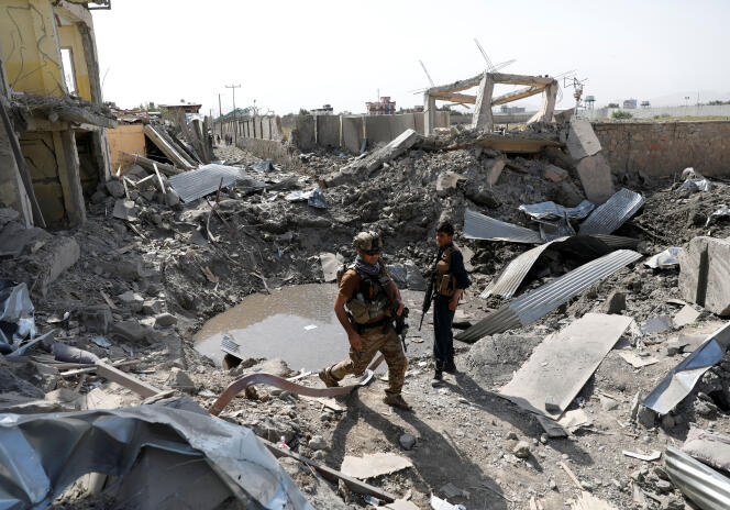 Forces de sécurité afghanes après un attentat à la bombe à Kaboul (Afghanistan), le 7 août.