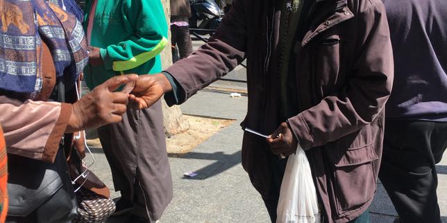 Avec les marabouts de Barbès : « Le garçon, il va courir derrière toi comme un petit chien »