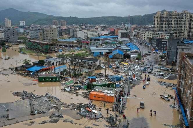 La ville de Dajing a beaucoup souffert du passage du typhon Lekima, le 10 août.