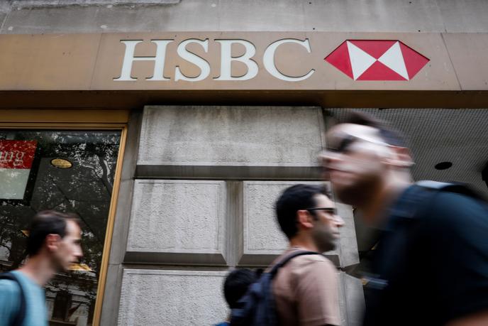 HSBC à New York, le 7 août 2019. La banque britannique a annoncé, le 5 août, la suppression de 2 % de ses effectifs, soit près de 4 000 postes.