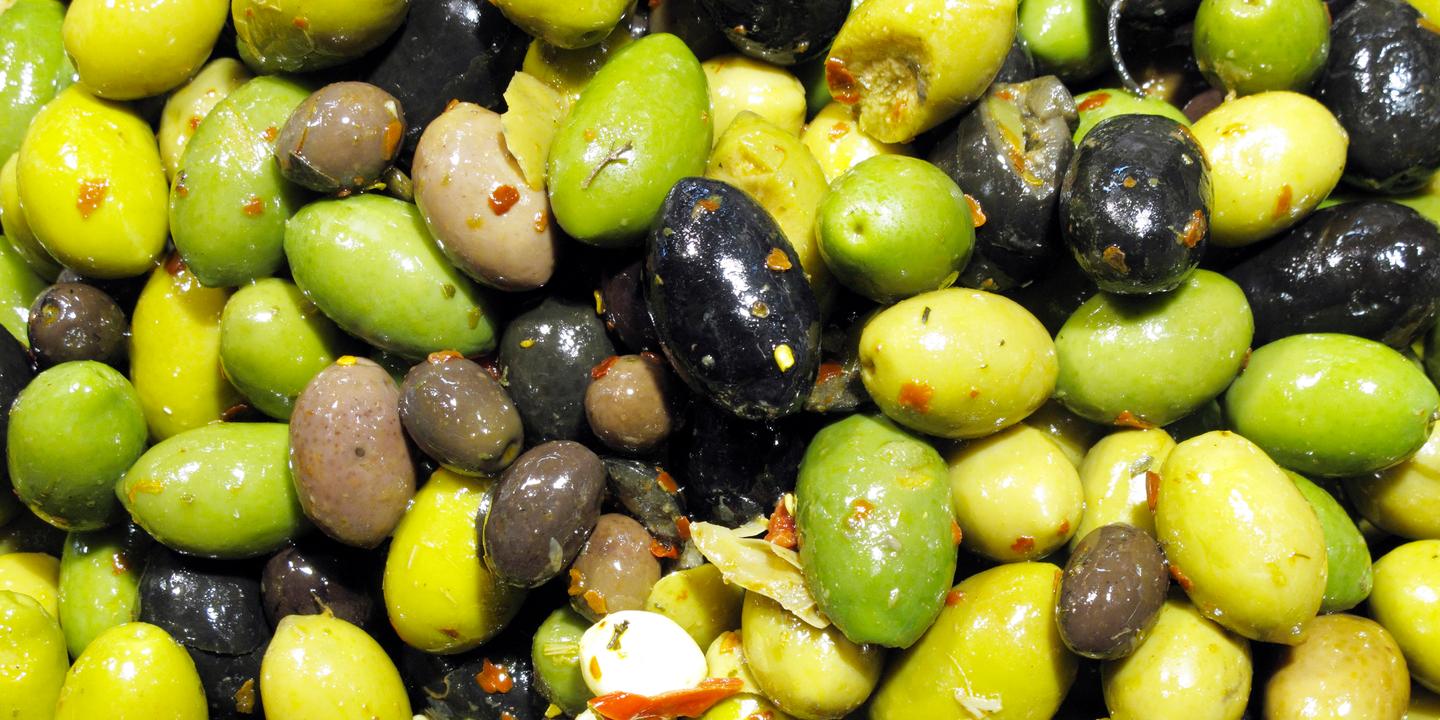 Quiz : A l’apéro, olive noire ou olive verte ? Testez vos connaissances sur la quantité de gras dans nos aliments