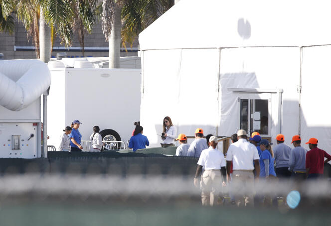 Des enfants mineurs séprarés de leurs familles dans un centre de détention à Homestead, en Floride, le 28 juin.