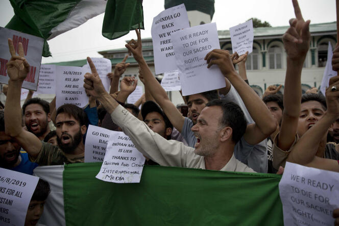 Des Cachemiris manifestent le 16 août à Srinagar.