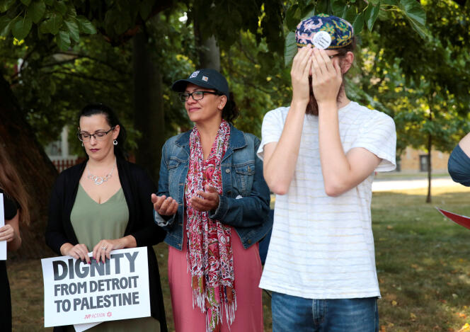 Rashida Tlaib (au centre) lors d’un événement organisé par Jewish Voice for Peace Action à Detroit, dans le Michigan, le 16 août.