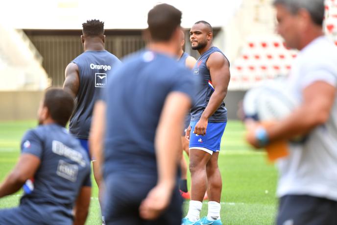 Rugby Comme à Nice mi-août contre l’Ecosse, Jefferson Poirot sera de nouveau capitaine vendredi soir contre l’Italie, Guilhem Guirado ayant été mis sur le banc.