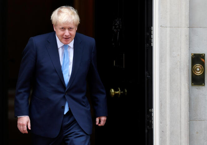 Le premier ministre britannique Boris Johnson devant le 10 Downing Street, à Londres, le 7 août.