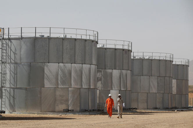 Des réservoirs de pétrole sur le site de forrage de Tullow Oil à Lokichar, dans le comté de Turkana, au Kenya, en février 2018.