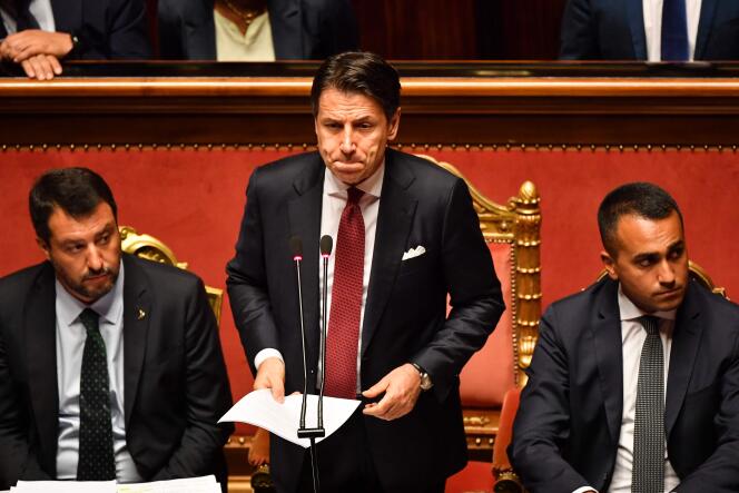 Le premier ministre italien, Giuseppe Conte (centre), lors de son allocution au Sénat le 20 août.