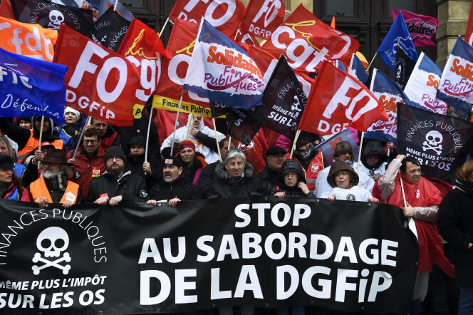 Manifestation d’agents des impôts le 14 mars à Tourcoing.