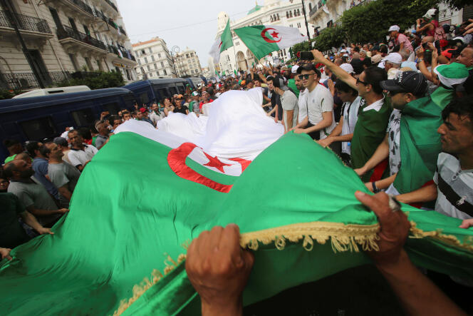 Mobilisation contre l’élite dirigeante à Alger, le 2 août.